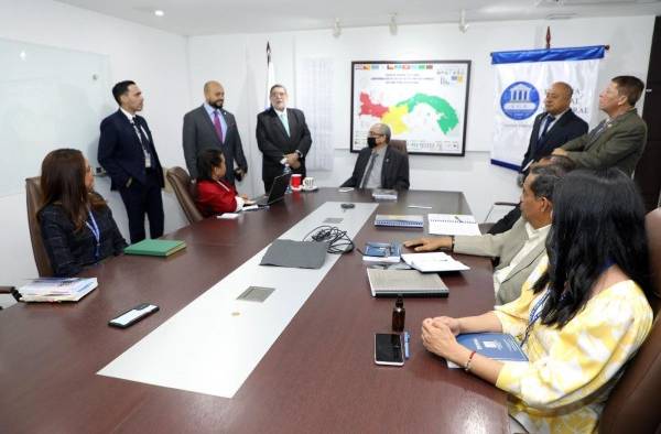 Valdés presentó la denuncia en la Fiscalía en representación del Tribunal Electoral. Valdés presentó la denuncia en la Fiscalía en representación del Tribunal Electoral.
