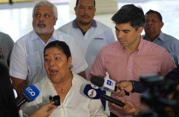 Gordón dijo que Morales representa a la juventud, sectores profesionales, el andar por la transformación. Gordón dijo que Morales representa a la juventud, sectores profesionales, el andar por la transformación.