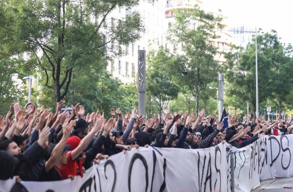 Fanáticos muestran su descontento con la directiva del PSG. Fanáticos muestran su descontento con la directiva del PSG.