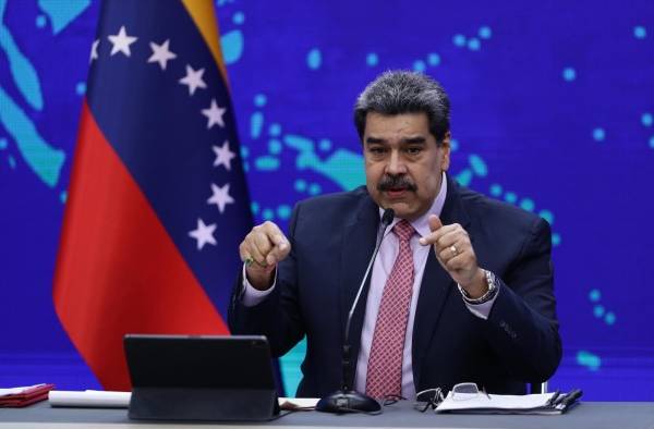 Fotografía de archivo en la que se registró al presidente de Venezuela, Nicolás Maduro, durante una rueda de prensa, en el Palacio Miraflores, en Caracas (Venezuela). Fotografía de archivo en la que se registró al presidente de Venezuela, Nicolás Maduro, durante una rueda de prensa, en el Palacio Miraflores, en Caracas (Venezuela).