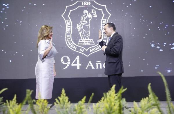 Cedeño fue juramentada por el presidente saliente Juan Carlos Araúz. Cedeño fue juramentada por el presidente saliente Juan Carlos Araúz.