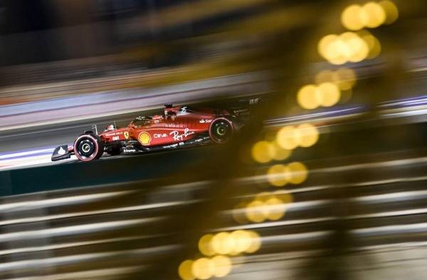El piloto de Ferrari Charles Leclerc durante las clasificatorias del Gran Premio de Baréin. El piloto de Ferrari Charles Leclerc durante las clasificatorias del Gran Premio de Baréin.