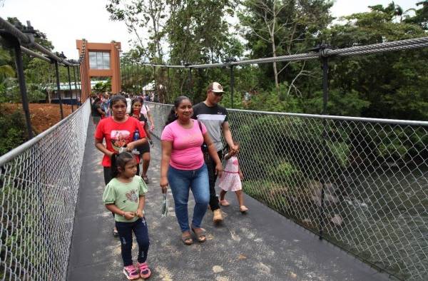 Este puente beneficiará aproximadamente a 1,800 personas, residentes de ocho comunidades. Este puente beneficiará aproximadamente a 1,800 personas, residentes de ocho comunidades.
