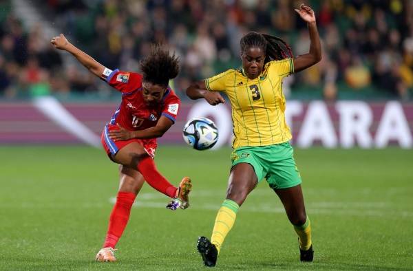 Marta Cox (izq.) durante el partido contra Jamaica. Marta Cox (izq.) durante el partido contra Jamaica.