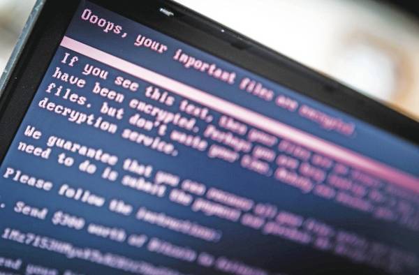 Pantalla de un ordenador con un mensaje tras ser infectado con un 'ransomware'. Pantalla de un ordenador con un mensaje tras ser infectado con un 'ransomware'.