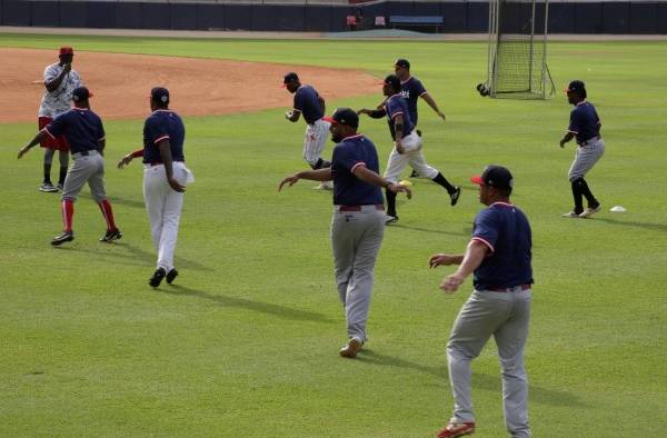 Jugadores de la selección de béisbol de Panamá durante un entrenamiento. Jugadores de la selección de béisbol de Panamá durante un entrenamiento.