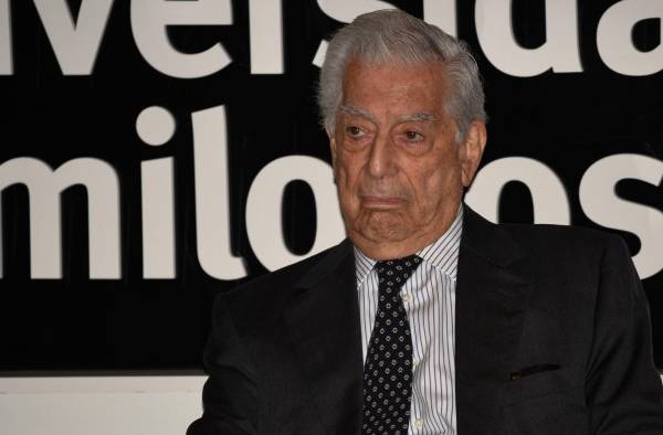 El escritor hispanoperuano Mario Vargas Llosa en una imagen de archivo. El escritor hispanoperuano Mario Vargas Llosa en una imagen de archivo.