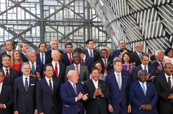 La cumbre es uno de los principales foros de diálogo y cooperación que reúne a líderes de los 33 países miembros de la Celac y los 27 de la UE. La cumbre es uno de los principales foros de diálogo y cooperación que reúne a líderes de los 33 países miembros de la Celac y los 27 de la UE.