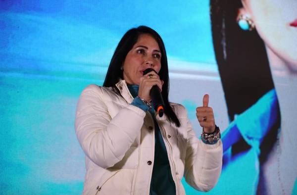 La candidata a la presidencia de Ecuador, Luisa González habla, en Quito (Ecuador). La candidata a la presidencia de Ecuador, Luisa González habla, en Quito (Ecuador).