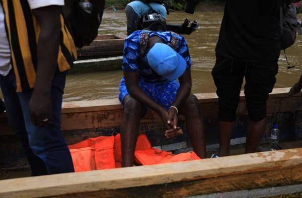 Hasta ahora los migrantes que cruzaban la selva del Darién eran subidos a autobuses y llevados hasta la frontera con Costa Rica. Hasta ahora los migrantes que cruzaban la selva del Darién eran subidos a autobuses y llevados hasta la frontera con Costa Rica.