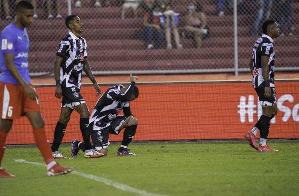 Imagen del encuentro entre el Tauro FC y el Plaza Amador Imagen del encuentro entre el Tauro FC y el Plaza Amador