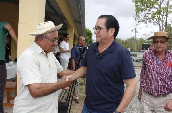 Torrijos se reunió con productores, pesqueros, entre otros. Torrijos se reunió con productores, pesqueros, entre otros.
