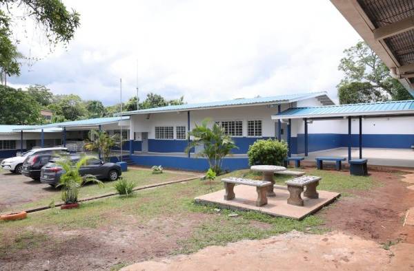 Se realizó una reunión de coordinación para el traslado de los estudiantes a las nuevas instalaciones. Se realizó una reunión de coordinación para el traslado de los estudiantes a las nuevas instalaciones.