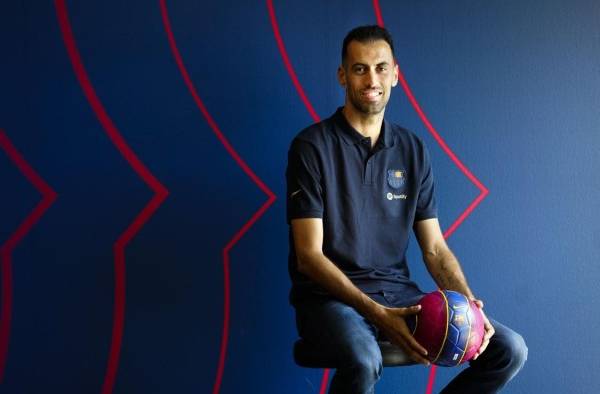 El capitán del Barcelona, Sergio Busquets, posa durante la entrevista con EFE. El capitán del Barcelona, Sergio Busquets, posa durante la entrevista con EFE.