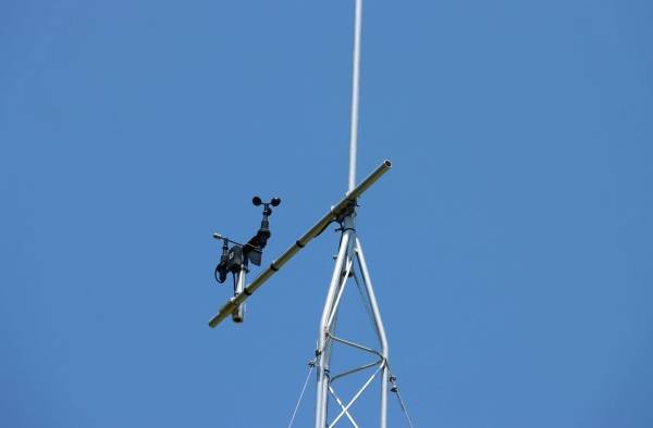 La primera torre meteorológica de Coiba AIP. La primera torre meteorológica de Coiba AIP.