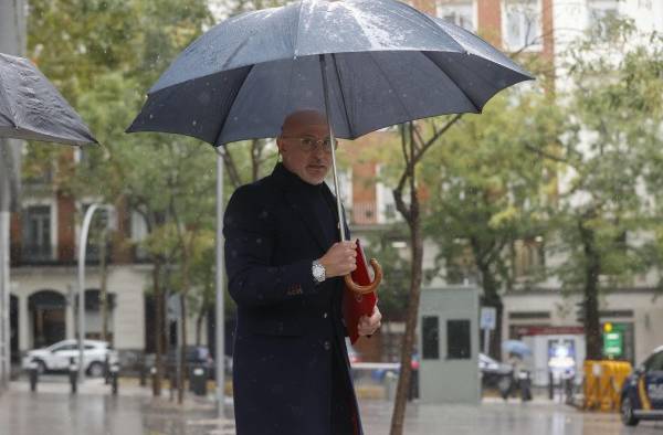 De la fuente también se han desmarcado de las presiones que denuncia Jenni Hermoso, y García Cuervo. De la fuente también se han desmarcado de las presiones que denuncia Jenni Hermoso, y García Cuervo.