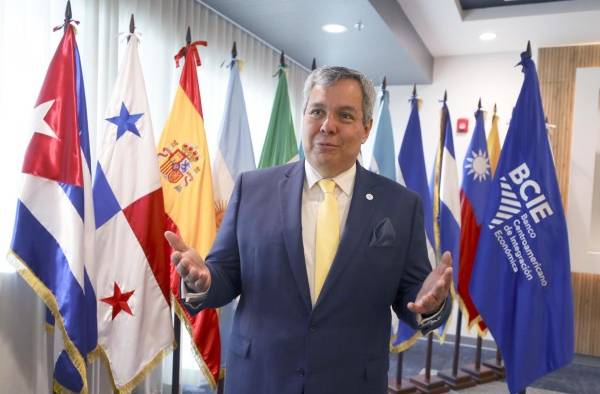 El presidente saliente del Banco Centroamericano de Integración Económica (BCIE), Dante Mossi, habla durante una entrevista con EFE el 27 de noviembre de 2023 en Tegucigalpa (Honduras). El presidente saliente del Banco Centroamericano de Integración Económica (BCIE), Dante Mossi, habla durante una entrevista con EFE el 27 de noviembre de 2023 en Tegucigalpa (Honduras).