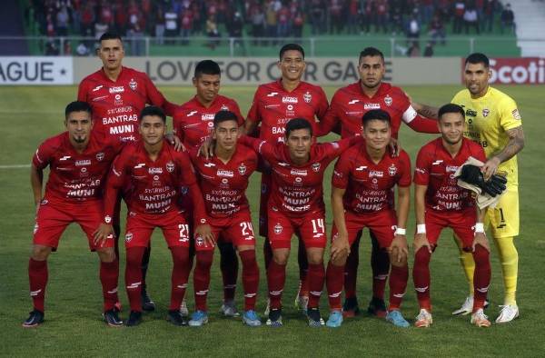 Jugadores de Malacateco posan hoy, en un partido de la Liga Concacaf entre Malacateco y Sporting SM en el estadio Pensativo en Antigua (Guatemala). Jugadores de Malacateco posan hoy, en un partido de la Liga Concacaf entre Malacateco y Sporting SM en el estadio Pensativo en Antigua (Guatemala).