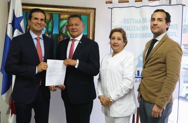 En la imagen están: Juan Carlos Baquero, presidente del Consejo de Administración (CODA) (i); Rolando Mejía, secretario ejecutivo del SIACAP (c) y los consejero del CODA Isolda De Icaza (c) y Eloy Fisher (d). En la imagen están: Juan Carlos Baquero, presidente del Consejo de Administración (CODA) (i); Rolando Mejía, secretario ejecutivo del SIACAP (c) y los consejero del CODA Isolda De Icaza (c) y Eloy Fisher (d).