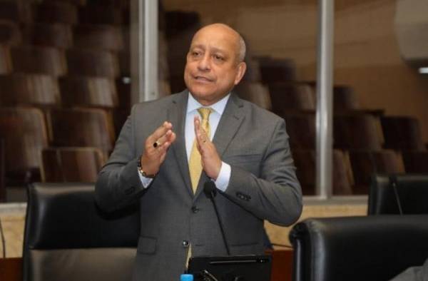 Adames sostuvo que adicionalmente a los nombres que se mencionan como posibles aspirantes a la presidencia del Legislativo, “otros también tienen derecho a ocupar la silla presidencial”. Adames sostuvo que adicionalmente a los nombres que se mencionan como posibles aspirantes a la presidencia del Legislativo, “otros también tienen derecho a ocupar la silla presidencial”.