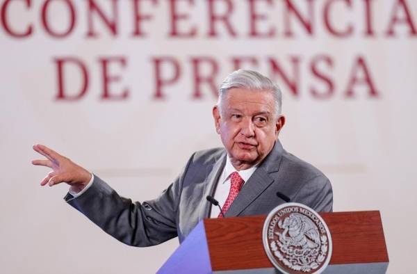 El presidente de México, Andrés Manuel López Obrador, habla durante una rueda de prensa en Palacio Nacional, en Ciudad de México (México). El presidente de México, Andrés Manuel López Obrador, habla durante una rueda de prensa en Palacio Nacional, en Ciudad de México (México).