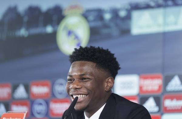 El nuevo futbolista francés del Real Madrid Aurélien Tchouaméni este martes durante su presentación oficial con el club en la Ciudad de Valdebebas en Madrid. El nuevo futbolista francés del Real Madrid Aurélien Tchouaméni este martes durante su presentación oficial con el club en la Ciudad de Valdebebas en Madrid.