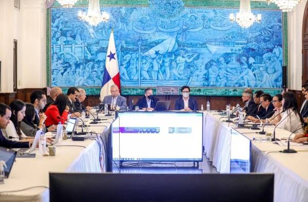 Además, se informó sobre los avances en mejoramiento de cárceles, entre ellas el Centro Femenino de Rehabilitación. Además, se informó sobre los avances en mejoramiento de cárceles, entre ellas el Centro Femenino de Rehabilitación.