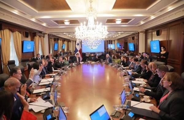 También se destinará otra parte de los fondos para atender compromisos contractuales por los servicios informáticos. También se destinará otra parte de los fondos para atender compromisos contractuales por los servicios informáticos.