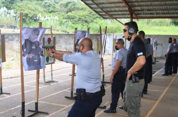 Unidades de la Policía Nacional reciben entrenamientos por instructores de la Embajada de Israel en Panamá. Unidades de la Policía Nacional reciben entrenamientos por instructores de la Embajada de Israel en Panamá.