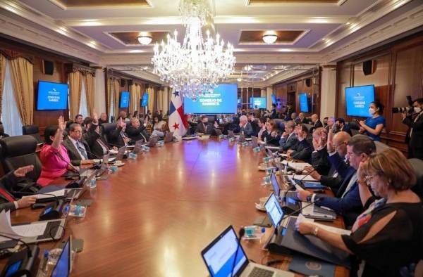 El Gabinete también aprobó prorrogar el Decreto No. de 2020 -dictado en pandemia- que estableció en 0% el arancel para los suministros médico. El Gabinete también aprobó prorrogar el Decreto No. de 2020 -dictado en pandemia- que estableció en 0% el arancel para los suministros médico.