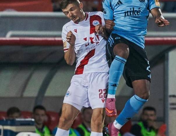César Blackman durante el partido contra el Zrinjski Mostar. César Blackman durante el partido contra el Zrinjski Mostar.