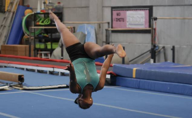 Giros y saltos, un amor eterno a la gimnasia artística Giros y saltos, un amor eterno a la gimnasia artística