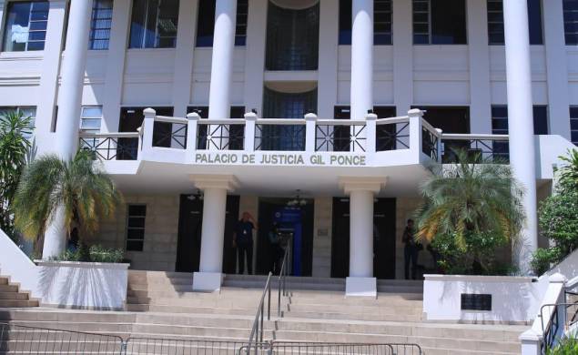 Arrocha recibió una nota suscrita por cuatro abogados panameños, quienes le urgieron declarar ‘sustracción de materia’.
