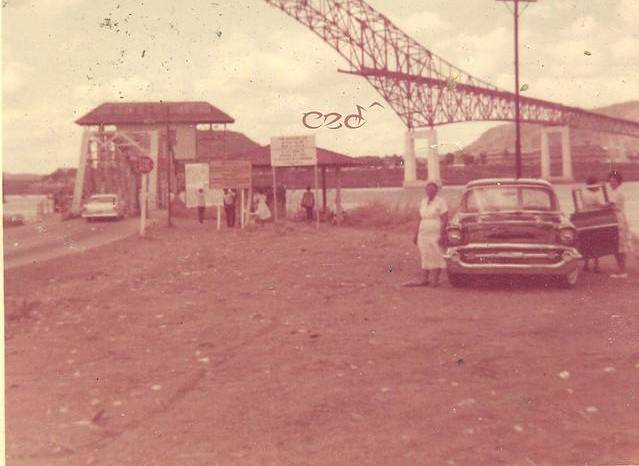 Puente de las Américas durante su construcción desde la estación de ‘ferryboat’ en el área de Balboa (ribera oeste). Puente de las Américas durante su construcción desde la estación de ‘ferryboat’ en el área de Balboa (ribera oeste).