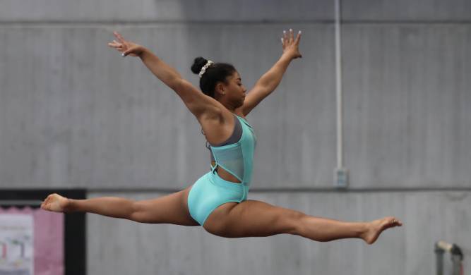 Giros y saltos, un amor eterno a la gimnasia artística Giros y saltos, un amor eterno a la gimnasia artística
