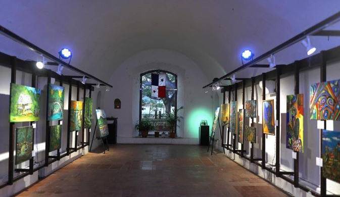En la exposición se muestra el recorrido de José María Olivella como artista plástico.