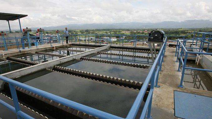 El agua potable será distribuida a los residentes de la región de Azuero a través de carros cisternas y botellas de agua. El agua potable será distribuida a los residentes de la región de Azuero a través de carros cisternas y botellas de agua.