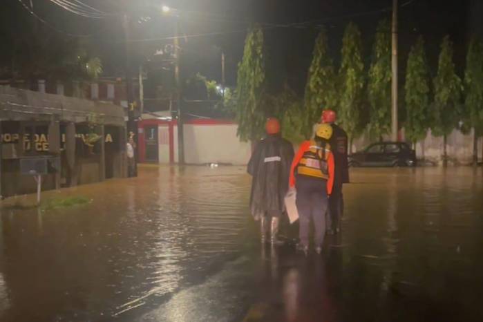 Viviendas inundadas, barrios afectados y una respuesta activa de equipos de emergencia marcan la jornada en la provincia de Panamá, tras un nuevo episodio de lluvias intensas. Viviendas inundadas, barrios afectados y una respuesta activa de equipos de emergencia marcan la jornada en la provincia de Panamá, tras un nuevo episodio de lluvias intensas.