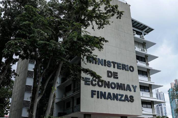 El gobierno de Panamá efectuó la subasta a través del Ministerio de Economía y Finanzas (MEF). El gobierno de Panamá efectuó la subasta a través del Ministerio de Economía y Finanzas (MEF).