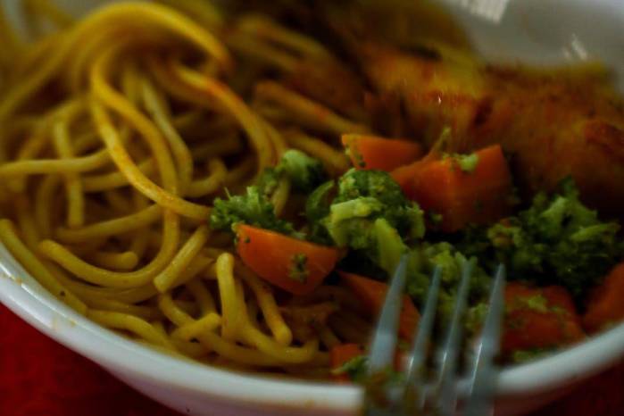 El almuerzo escolar contempla alimentos de todos los grupos como vegetales, frutas, almidones, granos, cereales y proteínas. El almuerzo escolar contempla alimentos de todos los grupos como vegetales, frutas, almidones, granos, cereales y proteínas.