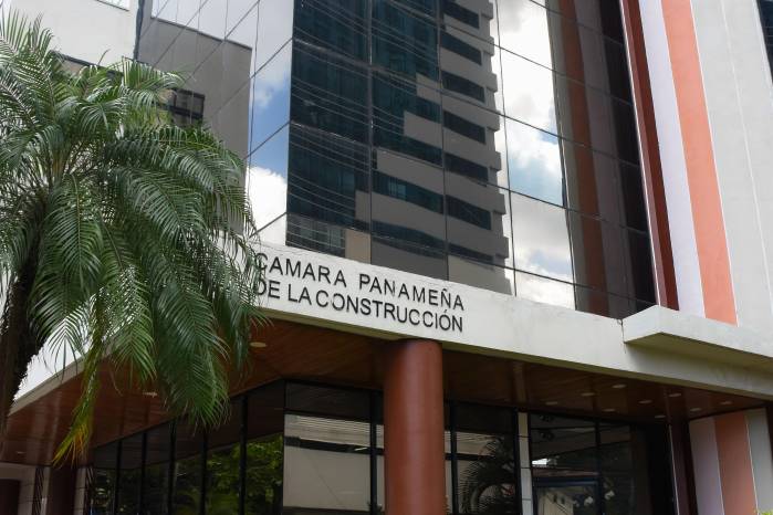 Según Capac, en lo que va de 2025, más de 80 proyectos han sido afectados, perjudicando a más de 10 mil trabajadores y a sus familias. Según Capac, en lo que va de 2025, más de 80 proyectos han sido afectados, perjudicando a más de 10 mil trabajadores y a sus familias.