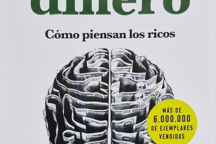 “La psicología del dinero – Cómo piensan los ricos” es un ensayo del analista económico estadounidense Morgan Housel. “La psicología del dinero – Cómo piensan los ricos” es un ensayo del analista económico estadounidense Morgan Housel.