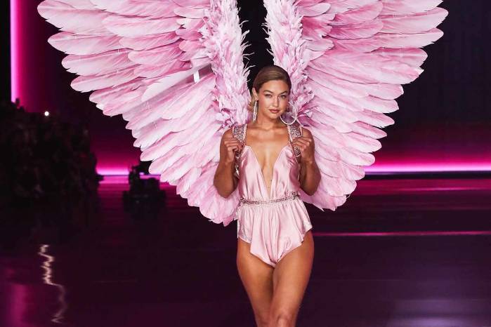 La modelo estadounidense desfila la pasarela de Victoria Secret en Nueva York. La modelo estadounidense desfila la pasarela de Victoria Secret en Nueva York.