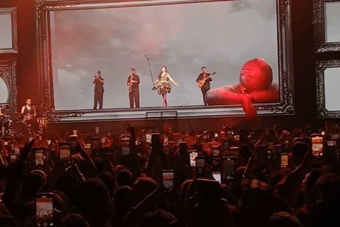 El público disfruta de la canción ‘Mi buen amor’ en el concierto de Mon Laferte en Panamá El público disfruta de la canción ‘Mi buen amor’ en el concierto de Mon Laferte en Panamá