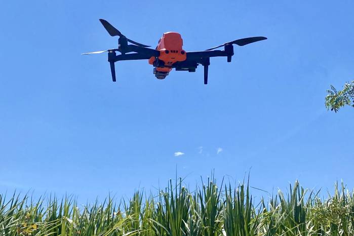 El despegue del dron Autel Evo II Pro marca el inicio de una misión de monitoreo multiespectral en cultivos. El despegue del dron Autel Evo II Pro marca el inicio de una misión de monitoreo multiespectral en cultivos.