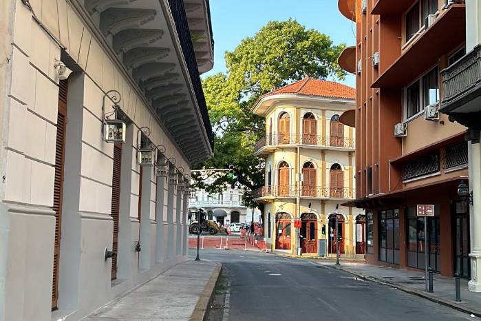 Del Casco Antiguo mencionan la convergencia de actividades como deambular por las calles. Del Casco Antiguo mencionan la convergencia de actividades como deambular por las calles.