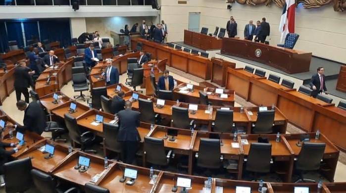 El próximo 2 de enero se retoma el proyecto No. 163, que propone reformas a la CSS, en sesiones ordinarias de la Asamblea Nacional. El próximo 2 de enero se retoma el proyecto No. 163, que propone reformas a la CSS, en sesiones ordinarias de la Asamblea Nacional.