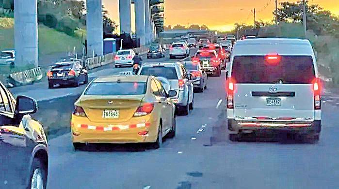 La carretera Panamericana conecta Panamá con el resto de Centroamerica y Noteramerica. La carretera Panamericana conecta Panamá con el resto de Centroamerica y Noteramerica.
