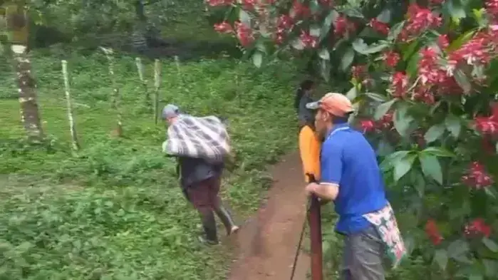Momentos en que una de las niñas fue encontrada Momentos en que una de las niñas fue encontrada