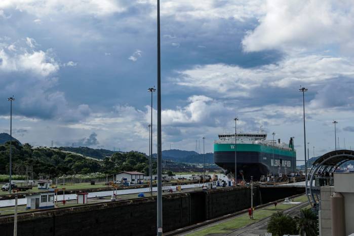 El Canal de Panamá es administrado y operado por manos panameñas desde el 31 de diciembre de 1999. El Canal de Panamá es administrado y operado por manos panameñas desde el 31 de diciembre de 1999.